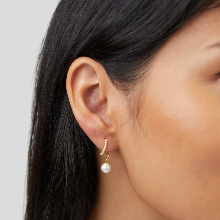 Elora | Tam Pearl Wave Earrings