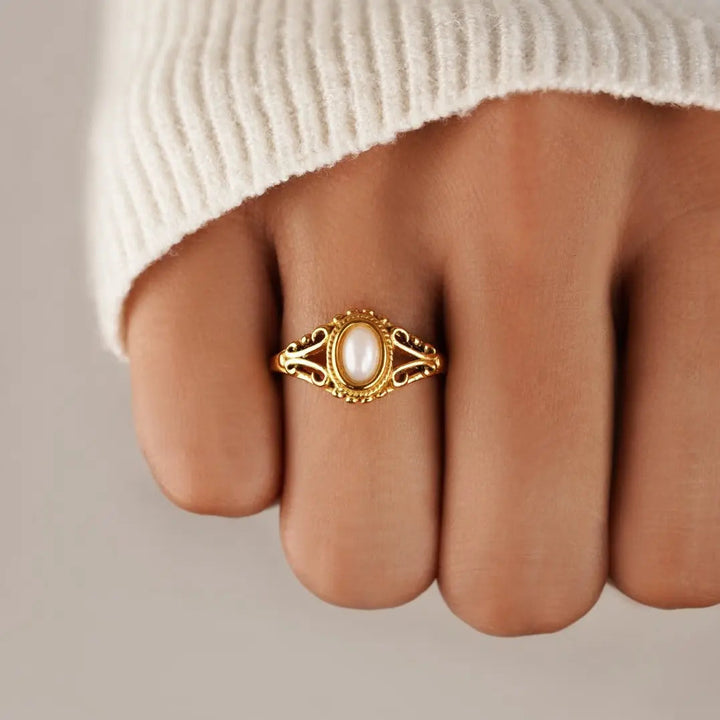 Kendall | Royal - Vintage Pearl Ring
