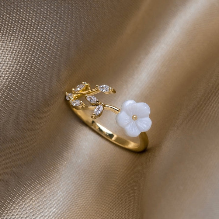 Brooke | Rise - White Blossom Ring